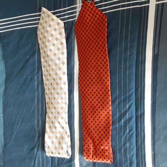 SOLD!!!  Two 100% silk men's neck tie from Geoffrey Beene - Picture 15 of 15